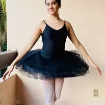 Bailarina en estudio de danza
